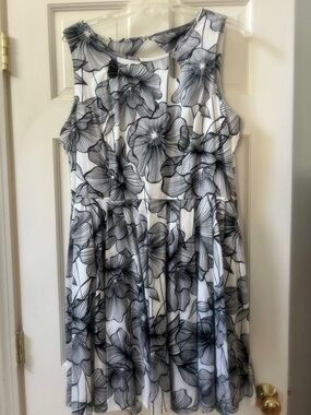 Danny & Nicole Sleeveless White Dress with Black Floral Print, sz 18